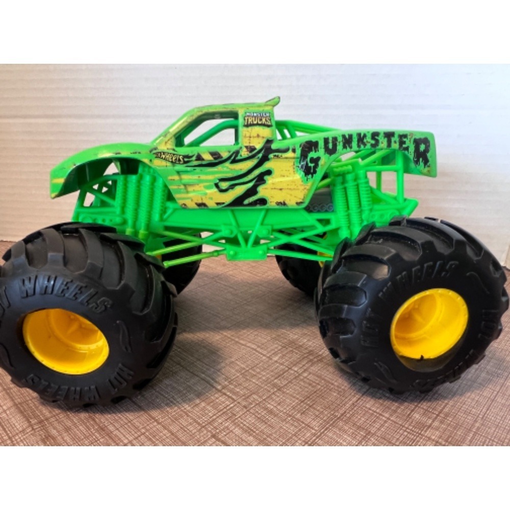 Hot Wheels Monster Truck "Junkster" Green & Yellow Toy Car Kids